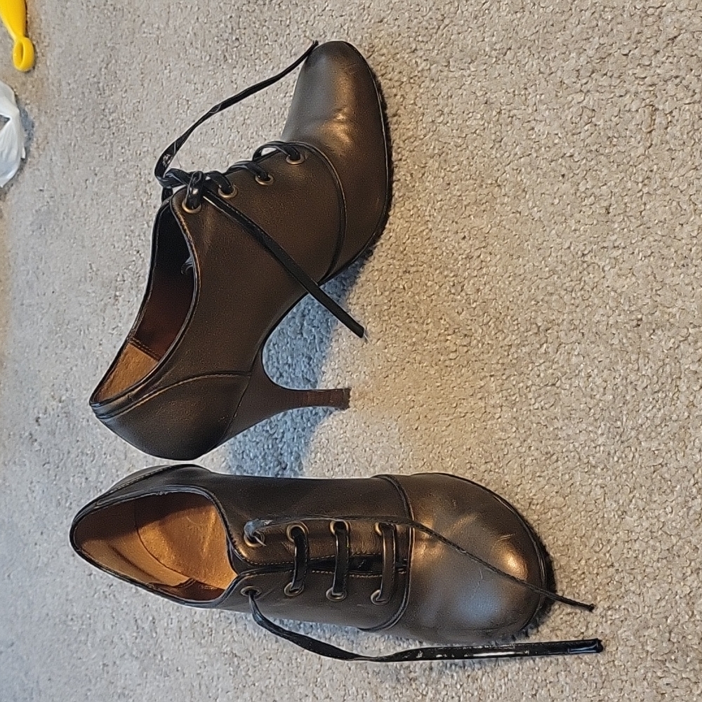 Charles David ankle boots in 7.5 and gold
